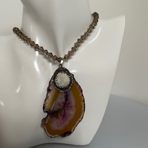 JADE stone Purple and Gold Pendant Necklace​​​​​​ - Picture 2 of 12